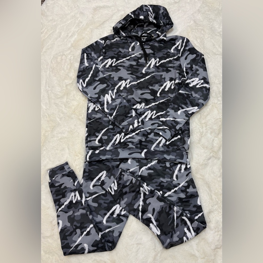 NWT All Over MAN Printed Camo Hooded
Tracksuit DARK GREY S